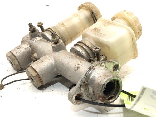 1970-1971 Nissan Datsun 240Z Brake Master Cylinder Oem Original With Reservoirs