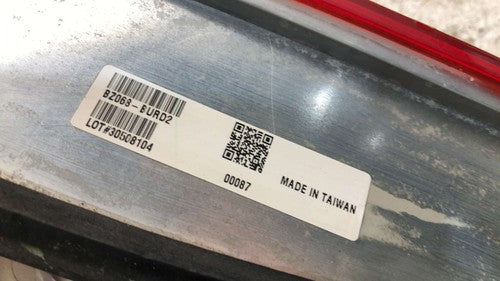 2001-2004 Mercedes C240 Passenger Right Tail Light Oem Brake Lamp Rear