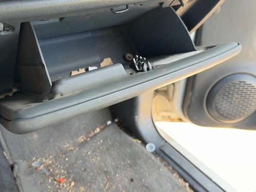 02 Chevy S10 Blazer Glove Box Assembly Complete Door With Latch Oem Graphite 12H