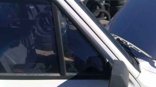 84-96 Cherokee Xj Passenger Right Front Vent Window Small Door Glass With Frame