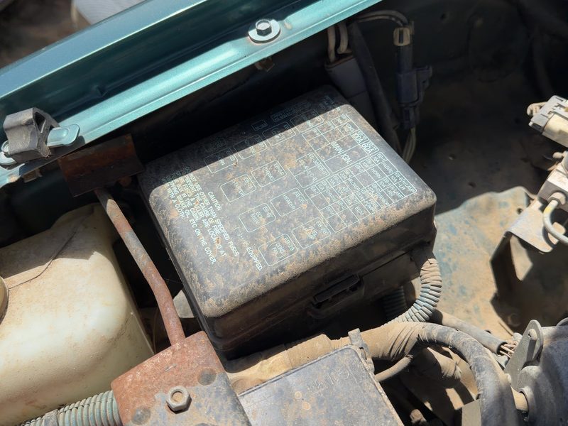 1995 Isuzu Rodeo Engine Fuse Box