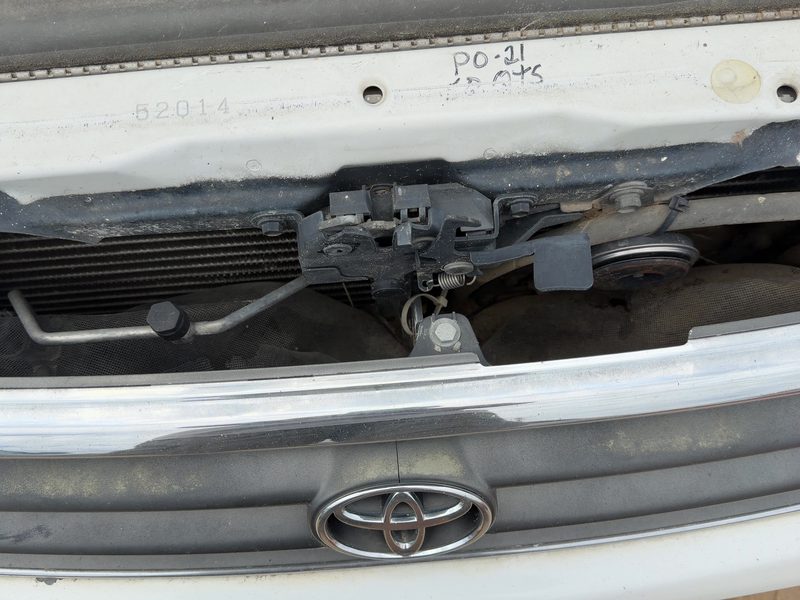 2000-2001 Toyota Camry Radiator Support