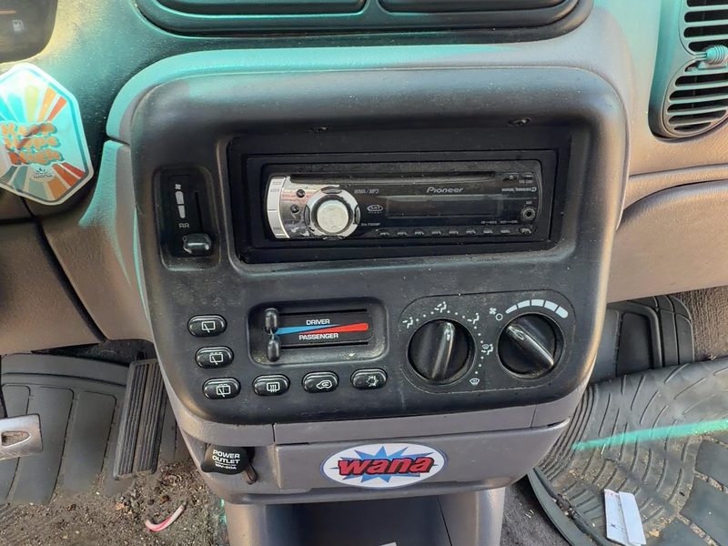 1996-2000 Chrysler Town & Country Dash Panel