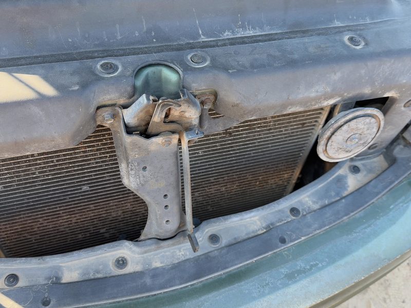 2003-2006 Kia Sorento Radiator Support