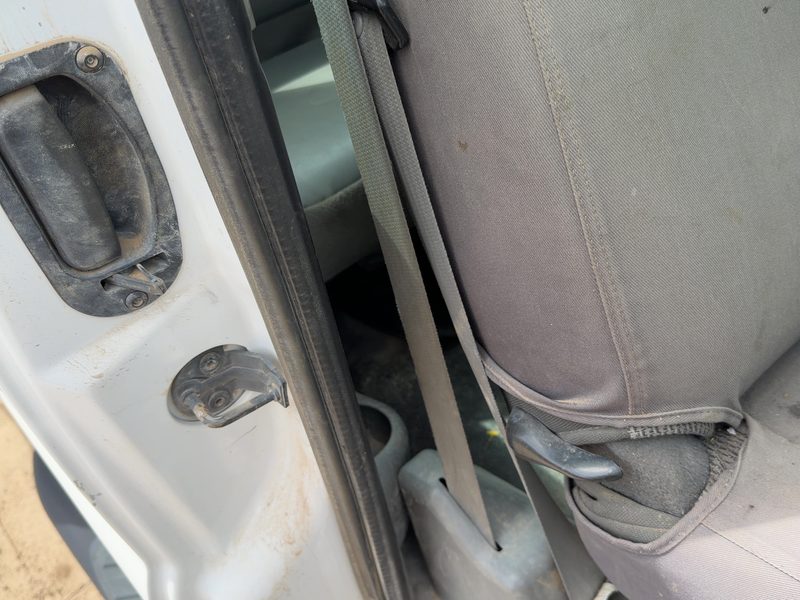 2005 Ford F350 Super Duty Pickup Front Seat Belt RH