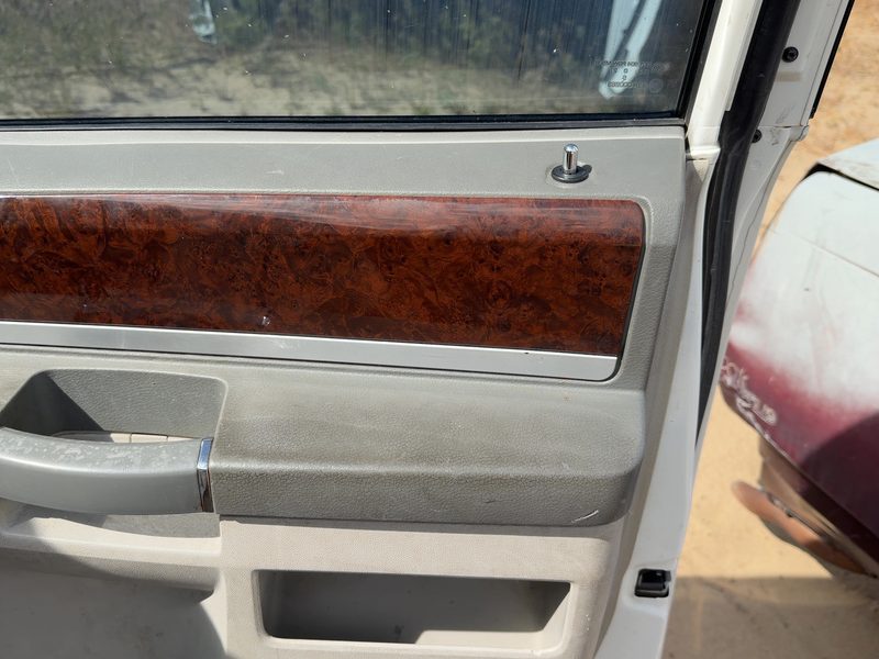 2010 Chrysler Town & Country Front Door Trim Panel RH