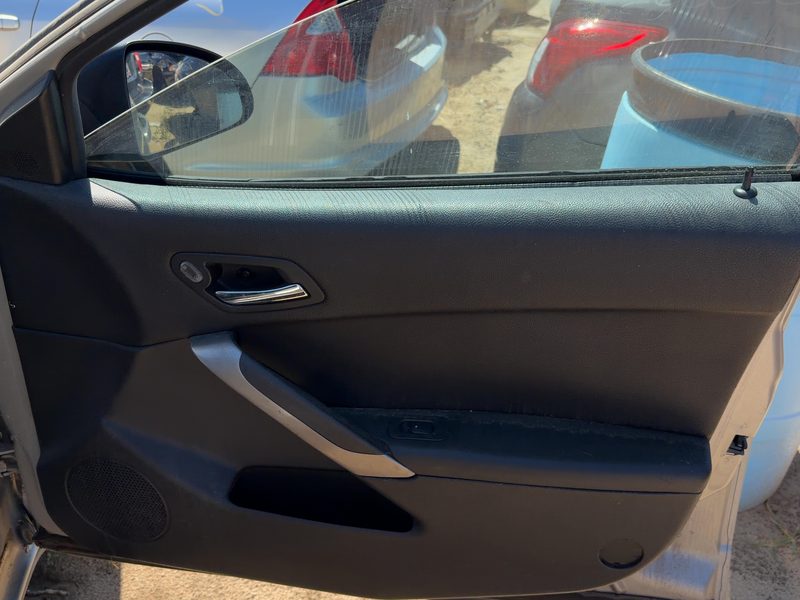 2005-2010 Pontiac G6 Front Door Trim Panel RH