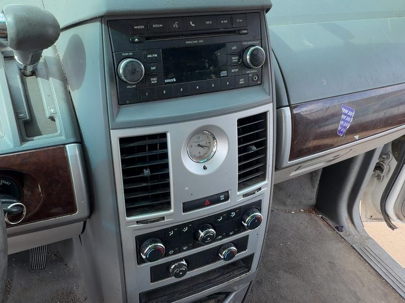 2008-2010 Chrysler Town & Country Dash Panel