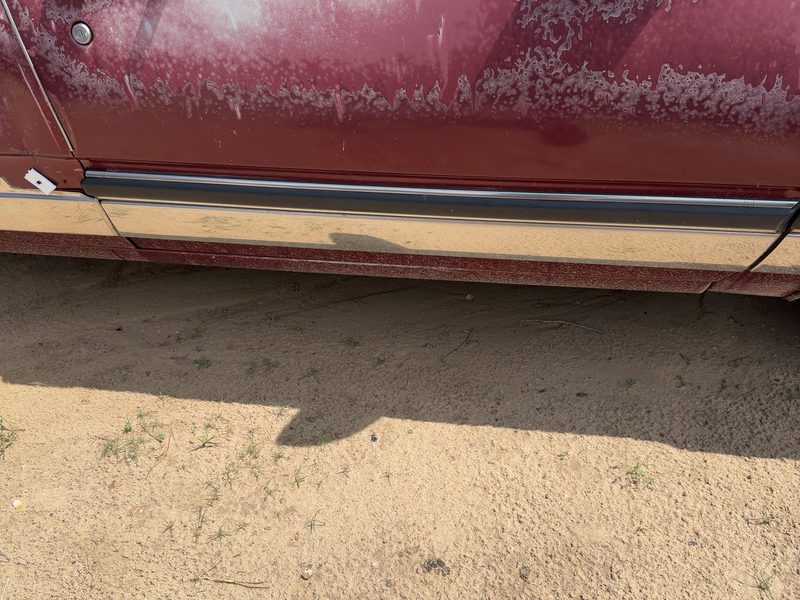 1986 Buick Park Avenue (80&up) Front Door Moulding RH