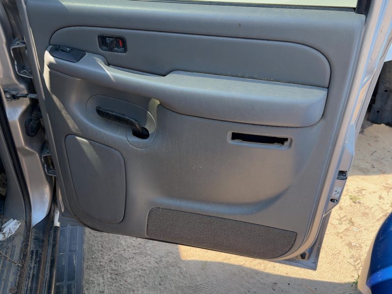2005 Chevy/gmc Suburban 1500 Series Rear Door Trim Panel RH