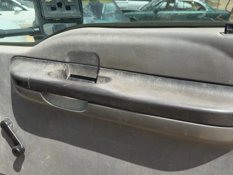 2005-2007 Ford F350 Super Duty Pickup Front Door Trim Panel RH