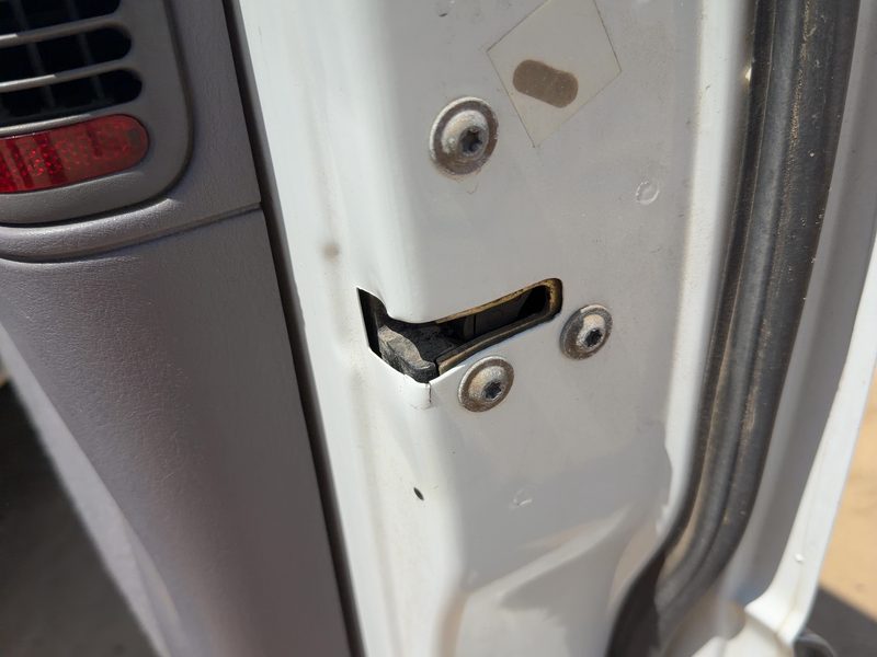 1996-1999 Chrysler Town & Country Front Door Latch RH