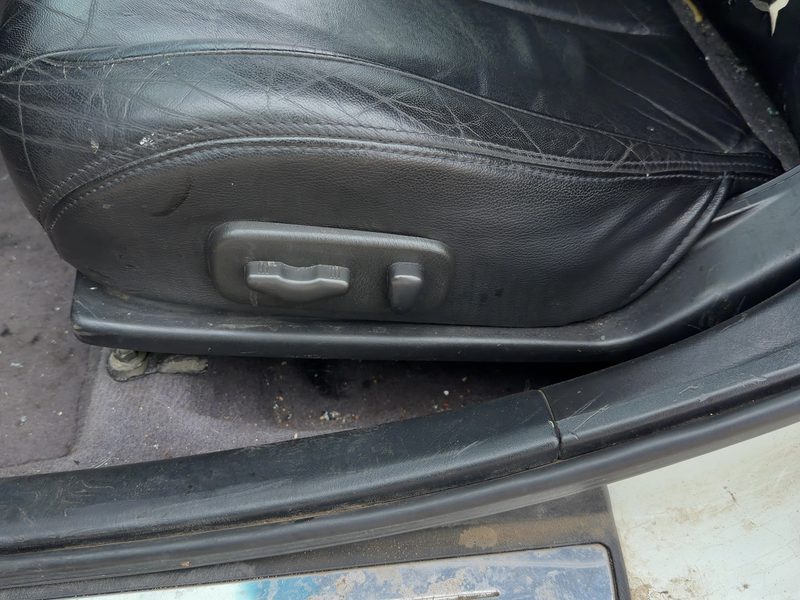2000 Infiniti I30 Seat Track LH
