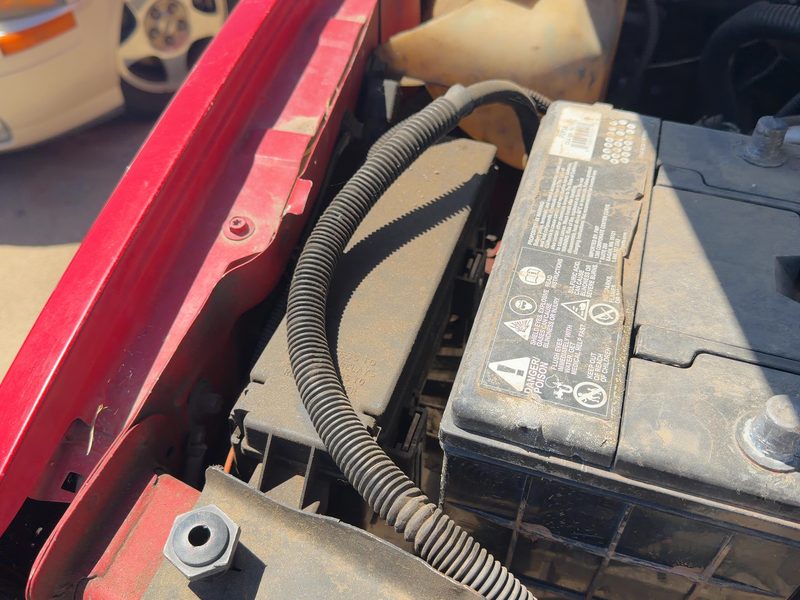 2000-2004 Jeep Grand Cherokee Engine Fuse Box