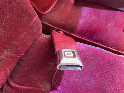 1986 Olds 88 Passenger Right Front Seat Belt Buckle Receiver Oem Red