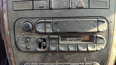2001-2002 Dodge Caravan Stock Radio Oem Factory Stereo Cd Player Corner.