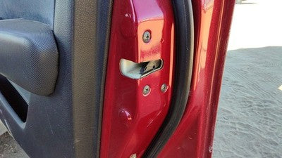 2003-2004 Mitsubishi Outlander Passenger Right Front Door Latch With Rods/Cables