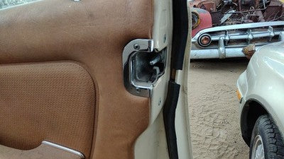 1980 Mercedes 300Td Passenger Right Front Door Latch With Rods/Cables Oem