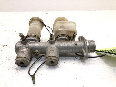 1970-1971 Nissan Datsun 240Z Brake Master Cylinder Oem Original With Reservoirs