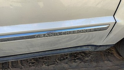 05-10 Grand Cherokee Passenger Right Front Moulding From Door Oem Trim Strip