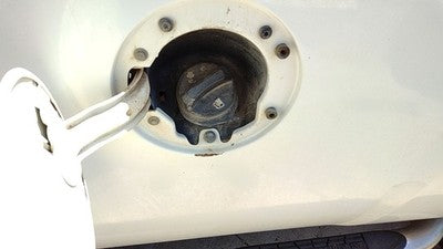 2007-10 Chevy Silverado 2500 Fuel Filler Neck Assembly With Gas Cap Oem 20918330