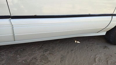 94 Pontiac Bonneville Passenger Right Front Moulding From Door Trim Strip White