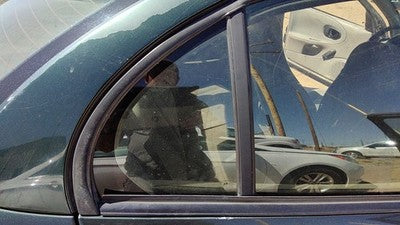 1996-2000 Saturn Sl1 Passenger Right Rear Vent Window Back Door Glass With Frame