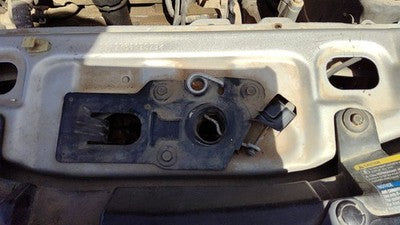2007-2009 Chevy Equinox Hood Latch Assembly With Bracket Oem 89025456