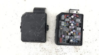 2008-2011 Chevy Impala Engine Fuse Box Panel Oem Power 20817315