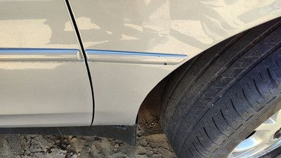 98-02 Intrigue Passenger Right Moulding From Fender Trim Strip Silver 17U