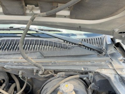 2000-2002 Chevy Suburban Driver Left Windshield Wiper Arm Oem Blade Lever