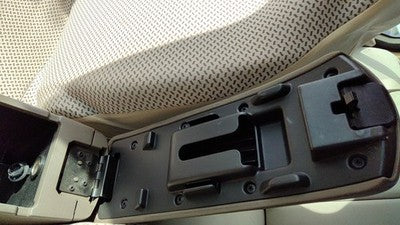 04-05 New Style Malibu Center Console Lid Only Arm Rest Fold Down Neutral 52E