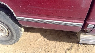 1988 Gmc Sierra 2500 Passenger Right Rear Moulding On Quarter Panel Front Box