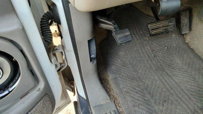 2001 Chevy Suburban Driver Left Lower Kick Trim Panel Oem 922 Light Gray