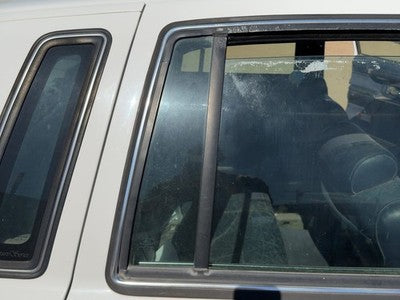 90-94 Town Car Passenger Right Rear Vent Window Back Door Glass With Frame Oem
