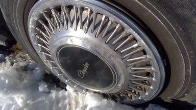1989-1990 Chrysler New Yorker CENTER CAP ONLY OEM for Wire Type Hub Cap 04284904