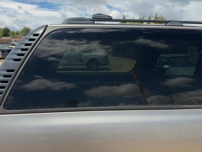 2000-2006 Chevy Suburban Passenger Right Rear Quarter Glass Back Side Window Oem