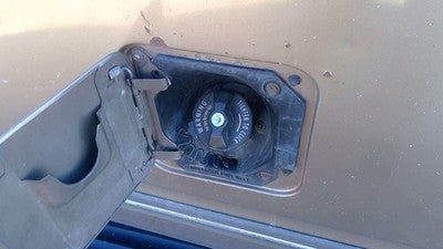 1985-2005 Chevy Astro Fuel Filler Neck Assembly With Gas Cap Oem 15550327