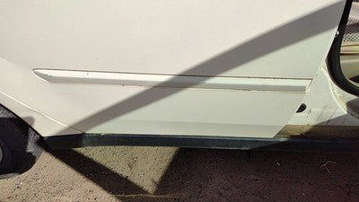 04-08 New Style Malibu Passenger Right Rear Moulding Fm Door Back Trim White 40U