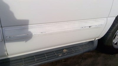00-06 Suburban Passenger Right Front Moulding From Door Trim Strip White 50U