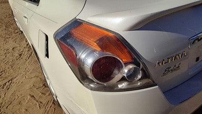2007-2009 Nissan Altima Driver Left Tail Light Brake Lamp Oem Rear 26555Zn50a