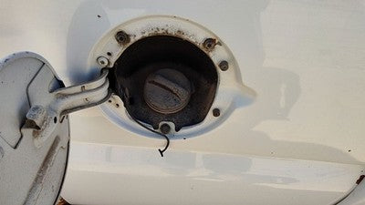2004-2007 Sierra 1500 Hd Fuel Filler Neck Assembly With Gas Cap Oem 15289908