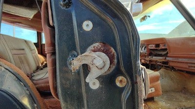 1984 Jeep Grand Wagoneer Passenger Right Rear Door Latch With Rods/Cables Back