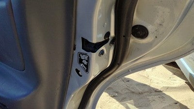 98-02 Oldsmobile Intrigue Passenger Right Rear Door Latch With Rods/Cables Back