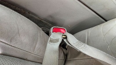 98-02 Cadillac Eldorado Driver Left Front Seat Belt Buckle Receiver Shale 155