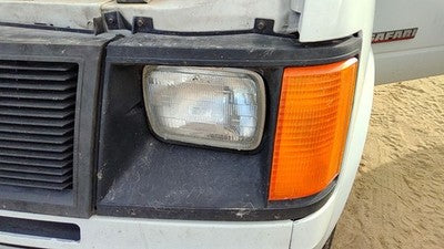 1985-1994 Gmc Safari Driver Left Headlight Trim Door Surround With Turn Signal