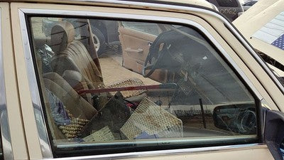 1977-1985 Mercedes 300Td Passenger Right Front Side Window Door Glass Oem