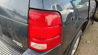 2002-2005 Ford Explorer Passenger Right Tail Light Brake Lamp Oem Rear