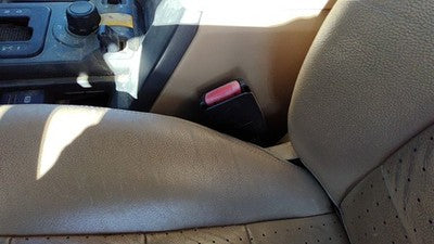 2005-2006 Land Rover Lr3 Driver Left Front Seat Belt Buckle Receiver Oem Tan