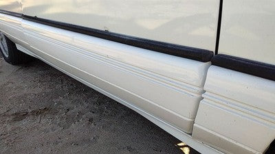 94 Pontiac Bonneville Passenger Right Front Moulding From Door Trim Strip White